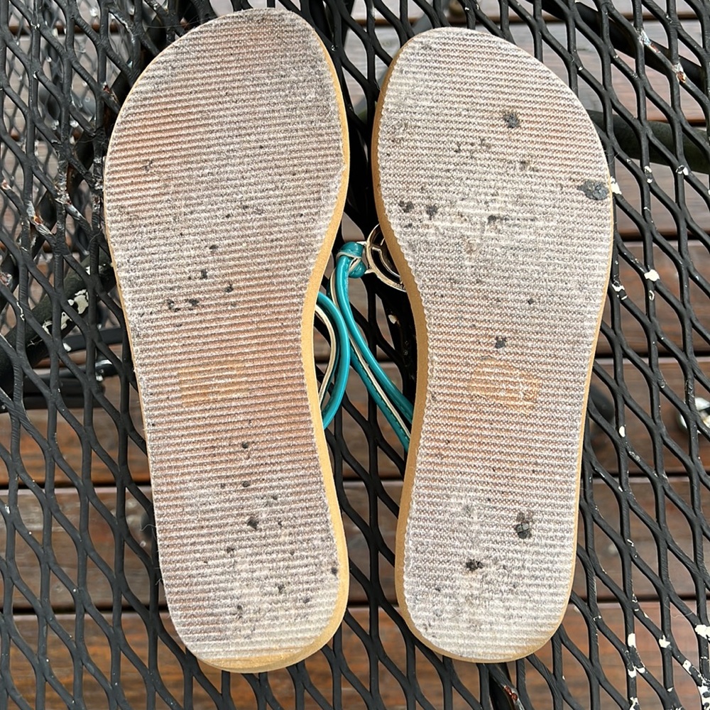 🦋 3/$13 🦋Guess Sandals - Picture 5 of 9